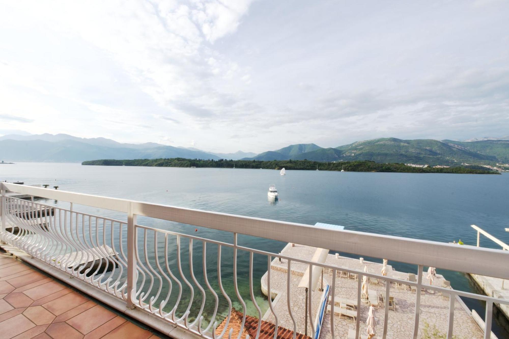 Apart-Hotel Villa Lav Nova Pec Bagian luar foto