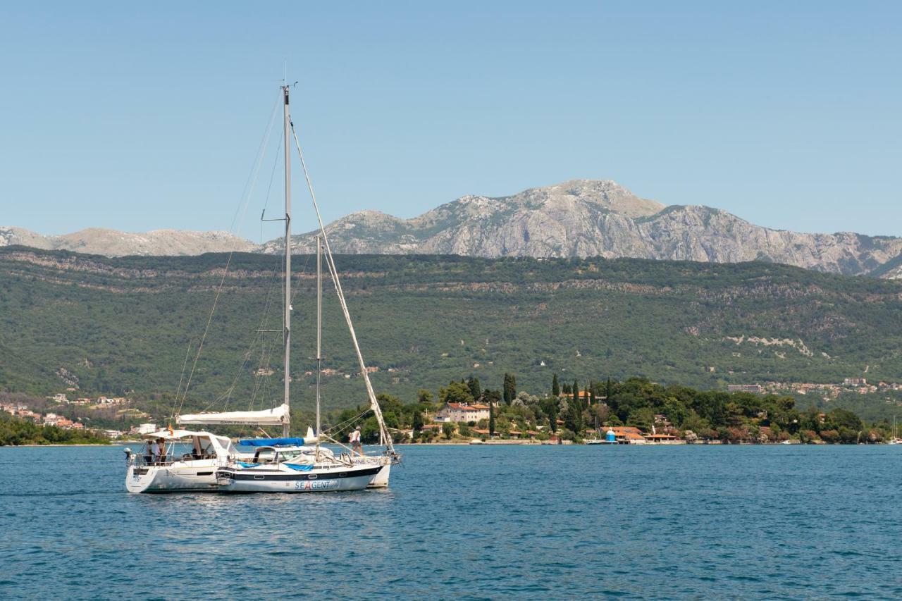 Apart-Hotel Villa Lav Nova Pec Bagian luar foto